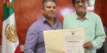 El alcalde de Los Cabos Oscar Leggs Castro, tomó protesta al ciudadano Giovanny Alberto Higuera Peralta, como nuevo titular de la Dirección Municipal de Planeación Urbana del XIV Ayuntamiento.