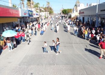 Con la participación de alrededor de 28 contingentes se desarrolló el tradicional desfile cívico deportivo en la Delegación Municipal de Cabo San Lucas