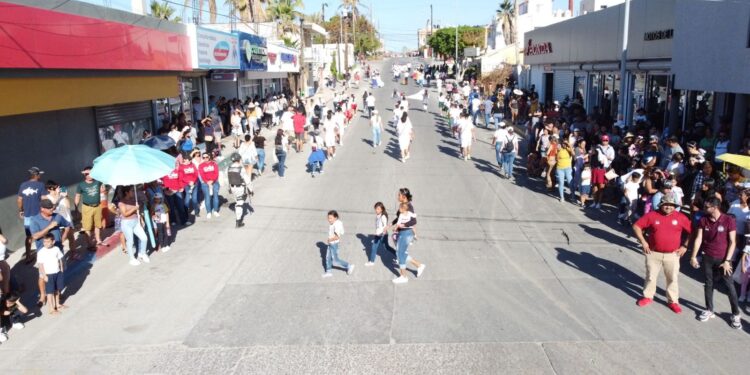 Con la participación de alrededor de 28 contingentes se desarrolló el tradicional desfile cívico deportivo en la Delegación Municipal de Cabo San Lucas