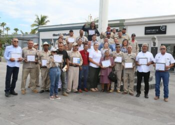 Se realizó la entrega de reconocimientos al personal sindicalizado de la Dirección General de Servicios Públicos Municipales, con más de 20 años de trayectoria en la Administración Pública