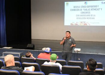 Avanza con los preparativos para la realización del desfile cívico,