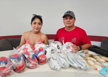 Se benefició a 52 escuelas con la entrega de material deportivo.