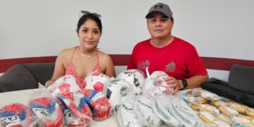 Se benefició a 52 escuelas con la entrega de material deportivo.