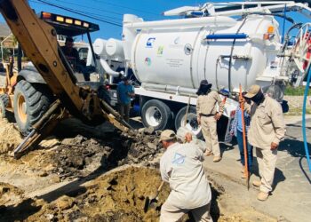 Reparan las tuberías de agua potable y alcantarillado que tienen años de vida útil, así como las afectadas con el paso del huracán “Norma”