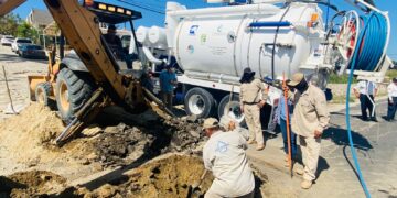 Reparan las tuberías de agua potable y alcantarillado que tienen años de vida útil, así como las afectadas con el paso del huracán “Norma”