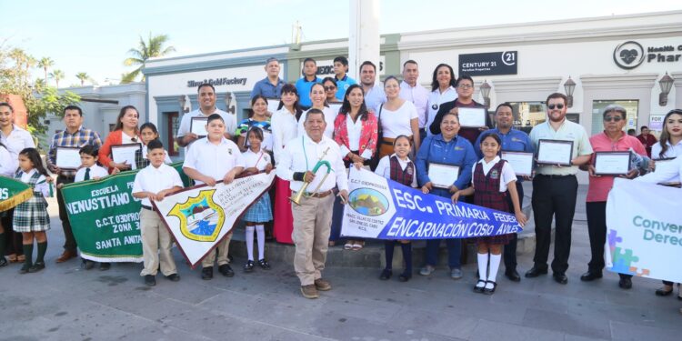 La secretaria ejecutiva del SIPINNA, Linda Natalia Olvera Plaza, hizo un paréntesis para reconocer a las 18 escuelas primarias que han participado en el Programa de Sensibilización con Perspectiva de los Derechos de la Niñez y de la Adolescencia