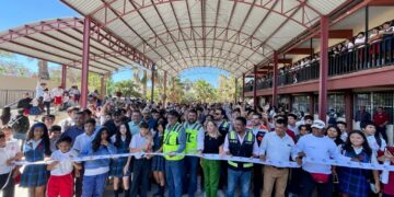 El alcalde Oscar Leggs Castro hizo entrega de una techumbre de acero, lamina reforzada e iluminación LED en la Escuela Secundaria Técnica Nº16