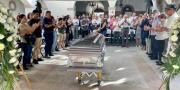 Se realizó un emotivo homenaje póstumo de cuerpo presente a Don Luis Castro Cota, quien en vida fuese regidor del H. IV Ayuntamiento de Los Cabos periodo 1990-1993 en el Patio Cultural “Pablo L. Martínez”