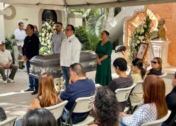 Se realizó un emotivo homenaje póstumo de cuerpo presente a Don Luis Castro Cota, quien en vida fuese regidor del H. IV Ayuntamiento de Los Cabos