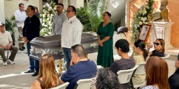 Se realizó un emotivo homenaje póstumo de cuerpo presente a Don Luis Castro Cota, quien en vida fuese regidor del H. IV Ayuntamiento de Los Cabos