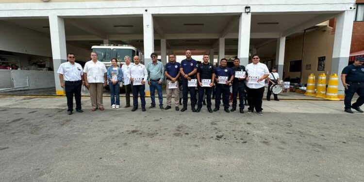 Reconocimiento especial a 8 integrantes del Honorable Cuerpo de Bomberos y Rescatistas de Cabo San Lucas