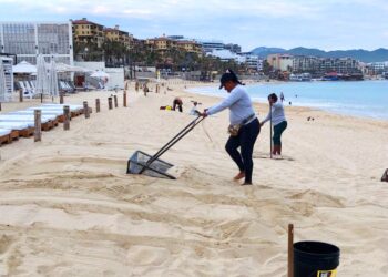“las playas ya están limpias y en buenas condiciones y pese a que los días más fuertes de trabajo fueron en la primera semana después del huracán Norma, seguimos trabajando en el tema”