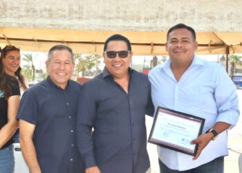 Esta mañana la ceremonia cívica que se realizó en la plaza León Cota Collins correspondió al equipo de la Coordinación de Trámites Delegacionales
