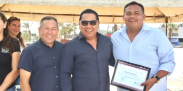 Esta mañana la ceremonia cívica que se realizó en la plaza León Cota Collins correspondió al equipo de la Coordinación de Trámites Delegacionales