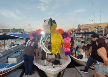 Divulgación y Promoción Ambiental participó con una figura de dicha ave en el Desfile Náutico celebrado el pasado 02 de noviembre, como parte de las festividades del Día de Muertos