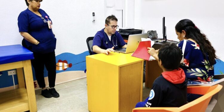 Con el fin de ofrecer consultas médicas se instaló en la delegación de La Ribera, para así acercar servicios de salud a las personas que los requieran.