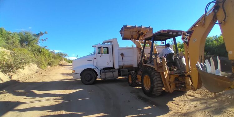 Continúan con los trabajos de mantenimiento en las rancherías del municipio de Los Cabos