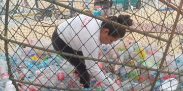 Se realizó el acopio de 25 kilos de material plástico en la playa El Corsario, en Cabo San Lucas.