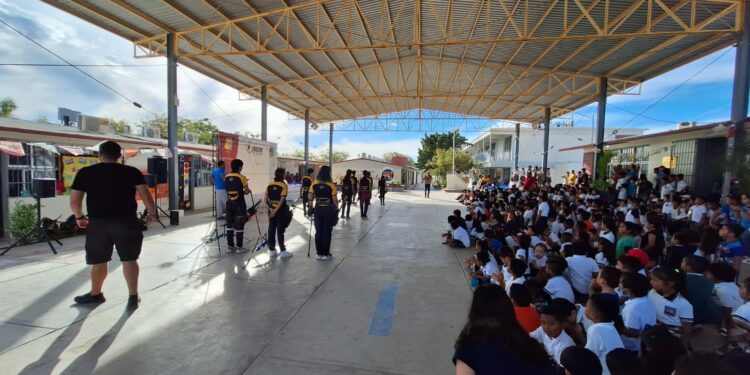 Personal del Instituto del Deporte del Municipio de Los Cabos (INDEM), encabezado por Ricardo Manríquez Castillo, realizó una visita a la escuela primaria Sor Juana Inés De La Cruz