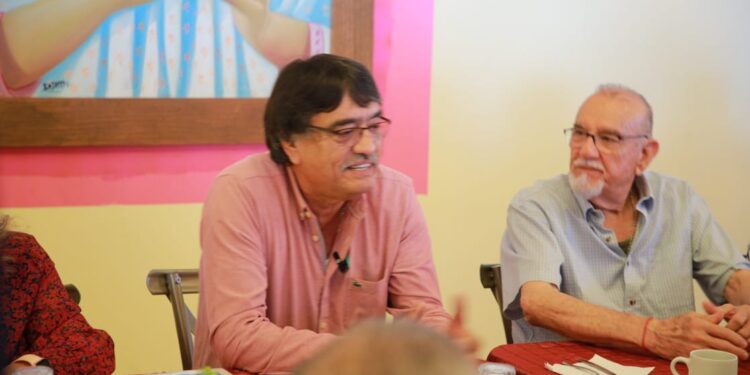 El presidente municipal de Los Cabos Oscar Leggs Castro, se reunió con el Grupo Reflexión A.C.