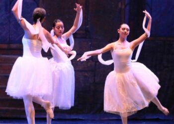 Celebran en La Paz los 50 años de la Academia de Danza Ibó