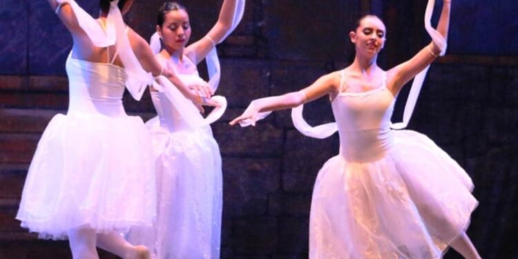 Celebran en La Paz los 50 años de la Academia de Danza Ibó