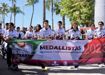 ENTREGA DEL PREMIO ESTATAL DEL DEPORTE EN BCS EN LOS FESTEJOS POR EL 113 ANIVERSARIO DE LA REVOLUCIÓN MEXICANA