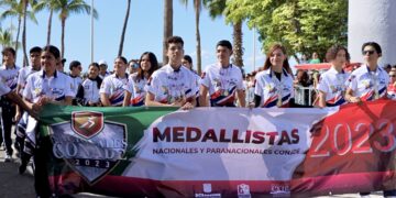 ENTREGA DEL PREMIO ESTATAL DEL DEPORTE EN BCS EN LOS FESTEJOS POR EL 113 ANIVERSARIO DE LA REVOLUCIÓN MEXICANA