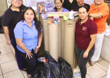 Entrega  DIF La Paz  material para el programa “Piñata de barrio” en Centros de Desarrollo Comunitario