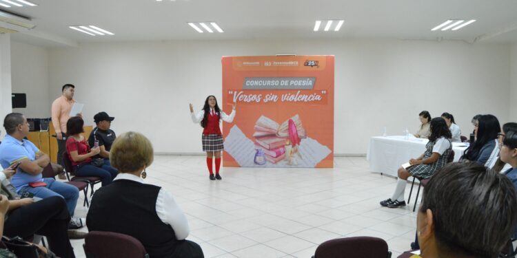 JÓVENES PARTICIPAN EN EL PRIMER CONCURSO ESTATAL DE POESÍA JUVENIL
