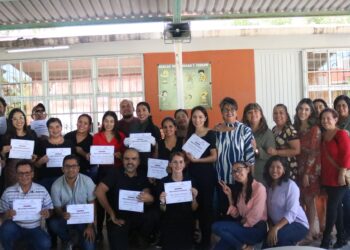 PARTICIPAN EN TALLER DE TÍTERES DOCENTES DE