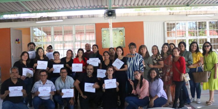 PARTICIPAN EN TALLER DE TÍTERES DOCENTES DE