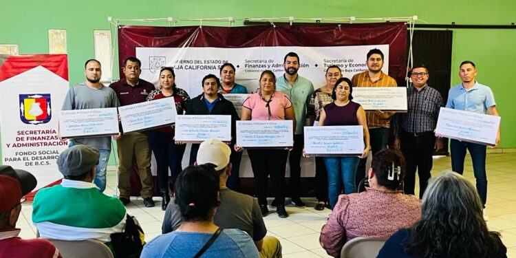 ENTREGA SETUE MICROFINANCIAMIENTOS A 92 FAMILIAS DE LA ZONA NORTE DE BCS
