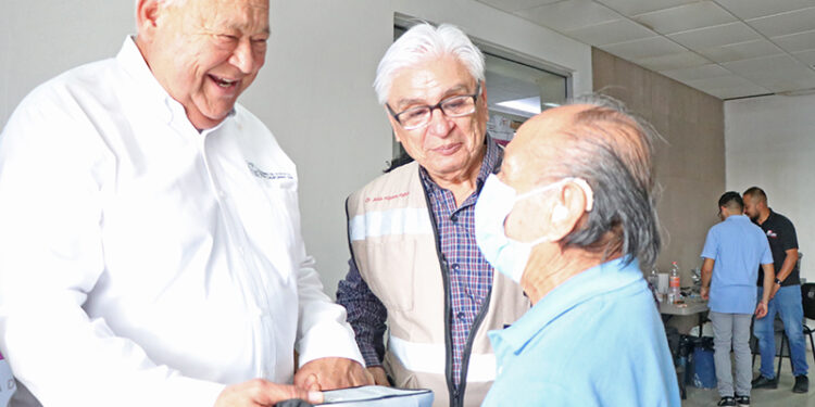 BENEFICIA GOBIERNO ESTATAL A MÁS DE 800 SUDCALIFORNIANOS CON APOYOS DE MOVILIDAD Y AUXILIARES AUDITIVOS