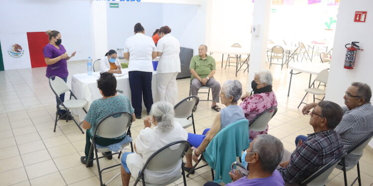 ACERCA GOBIERNO ESTATAL VACUNACIÓN CONTRA INFLUENZA A PERSONAS VULNERABLES DE LA TERCERA EDAD