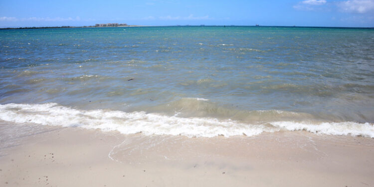 RATIFICA COEPRIS RECOMENDACIÓN DE NO INGRESAR AL MAR EN PLAYAS DE LA PAZ 