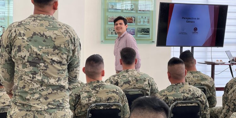 PERSONAL DE MARINA ES CAPACITADO EN TEMAS DE LA FUNCIÓN POLICIAL