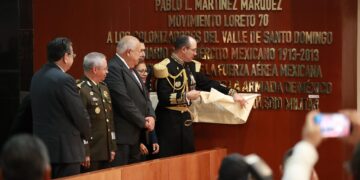 ENCABEZA GOBERNADOR VCC INSCRIPCIÓN EN LETRAS DORADAS DE “2023, AÑO DEL BICENTENARIO DEL HEROICO COLEGIO MILITAR”