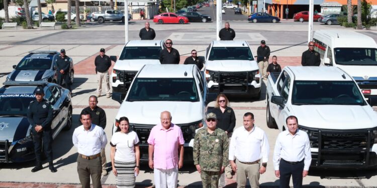 FORTALECE GOBERNADOR VCC, SEGURIDAD EN BCS CON ENTREGA DE UNIDADES Y EQUIPAMIENTO