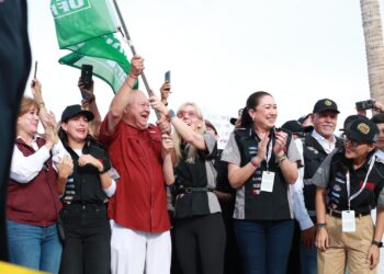 DA GOBERNADOR VCC BANDERAZO DE SALIDA DE LA INTERNACIONAL BAJA 1000, EN LA PAZ