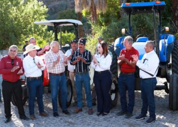 ENTREGA GOBIERNO DE BCS APOYOS A PRODUCTORES DE LORETO