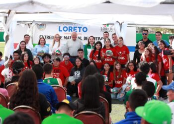 ENTREGA GOBERNADOR VMCC, MATERIAL A DEPORTISTAS EN LORETO