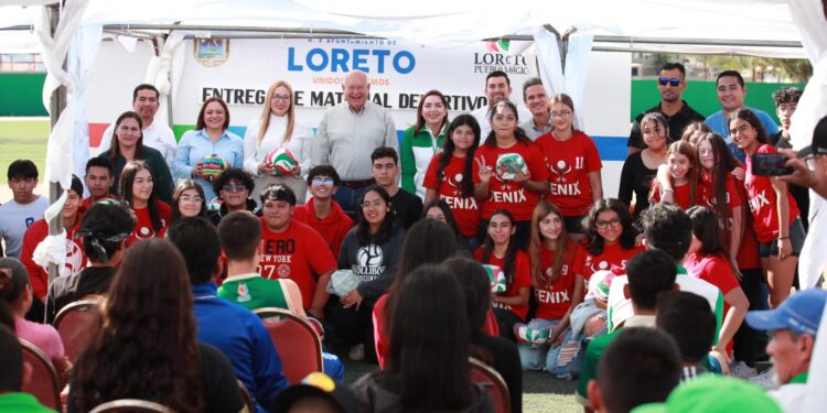 ENTREGA GOBERNADOR VMCC, MATERIAL A DEPORTISTAS EN LORETO