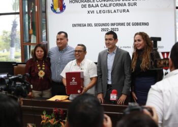 CUMPLE EJECUTIVO CON ENTREGA DEL SEGUNDO INFORME DE GOBIERNO AL CONGRESO DEL ESTADO