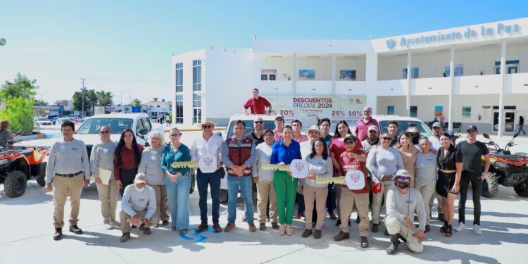 Entrega Presidenta Municipal ocho vehículos a Zofemat