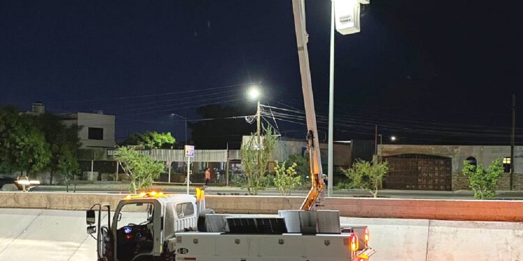 Reinstala Servicios Públicos más de 100 paneles solares en el Canalecón