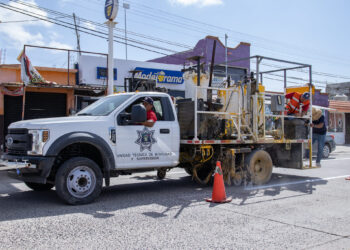 Realiza Tránsito Municipal pintado de calles