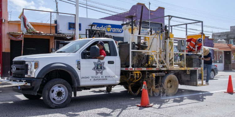 Realiza Tránsito Municipal pintado de calles