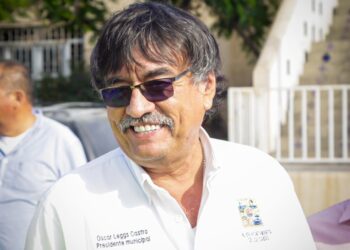 Oscar Leggs Castro verificó los trabajos de bacheo que se implementan en diversas vialidades en Cabo San Lucas