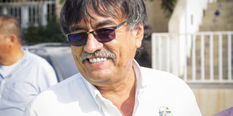 Oscar Leggs Castro verificó los trabajos de bacheo que se implementan en diversas vialidades en Cabo San Lucas